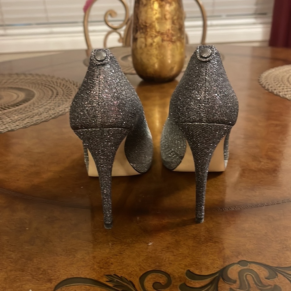 Michael Kors Silver two-tone sparkly Shoes 7.5 M - Picture 3 of 5